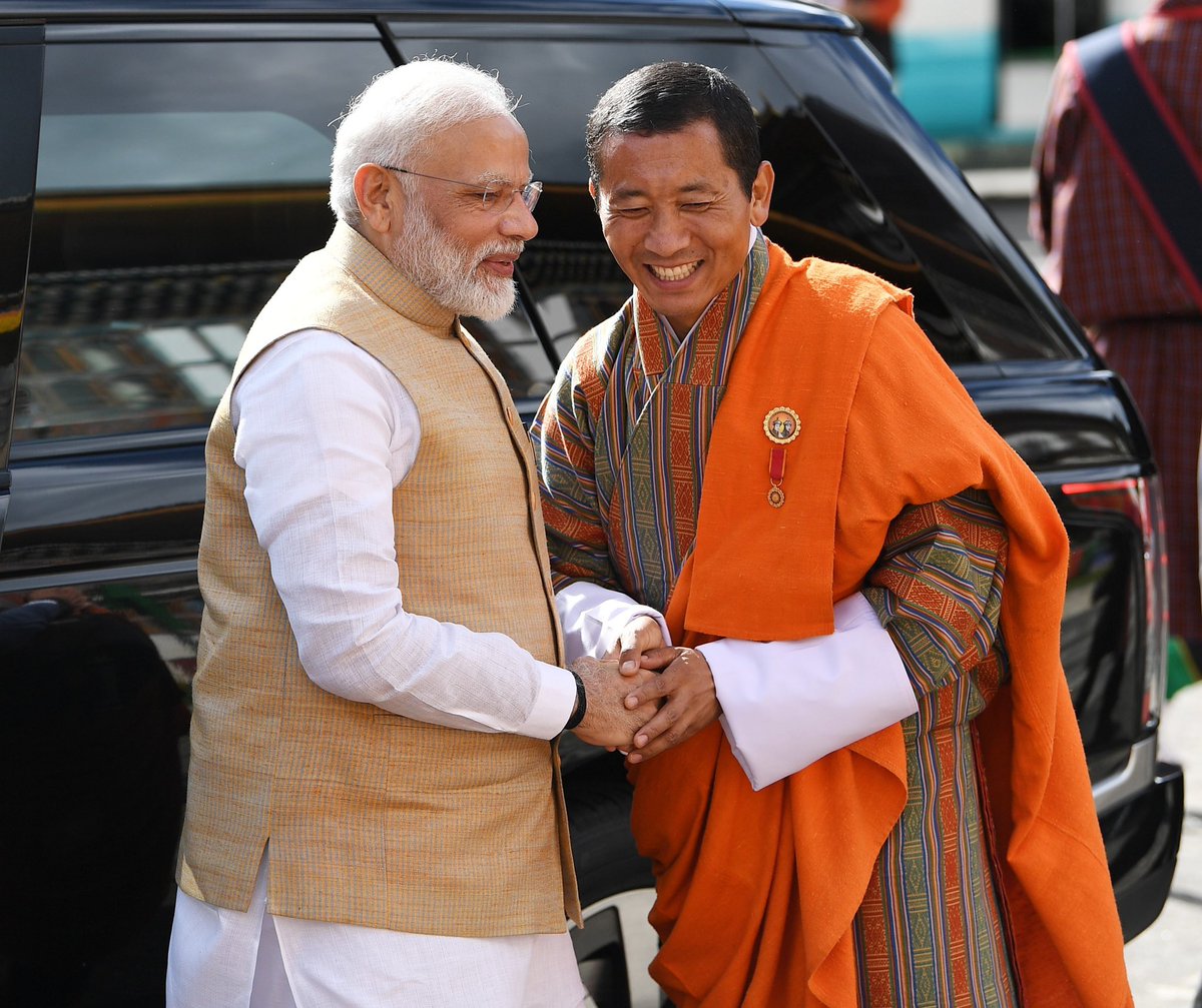འབྲུག་གི་རྒྱལ་བློན་འབངས་གསུམ་ལུ་ཧིང་ལས་བཀའ་དྲིན་ཆེ། ད་རེས་འབྲུག་ལུ་འོང་བའི་ལྟ་སྐོར་འདི་ ནམ་ཡང་སེམས་ལས་བརྗེད་མི་ཚུགས་ནི་མས།