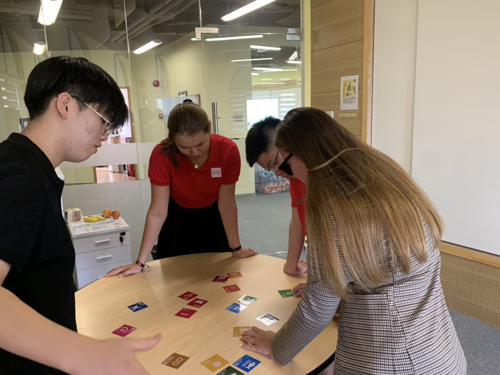 IB EngB Y2 Ss examining, sorting, and prioritizing SDGs regarding access and barriers to a quality education in Anglophone cultures. Lively discussion ensued. Guest speakers &amp; interviews to follow. #sisrocks #issedu #SDGs