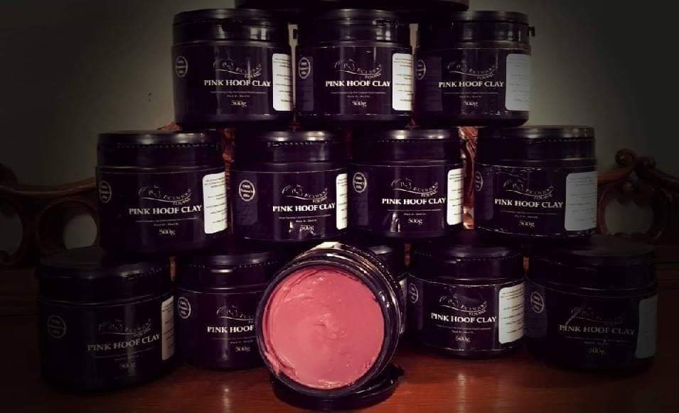 Ecohoof's tweet photo. #PinkHoofClay  A must for every tack box, #MagicInAtub
The best Pink Hoof Clay  in the World. 
When you have MUD why not try Pink Hoof Clay.
#ItsNotJustForHoofsUknow
#Horses #Pony #HorseChatHour #PonyHour #Eventinghour #Thedressagehour #ecofriendly #EasyToUse https://t.co/CSHYAVArLv