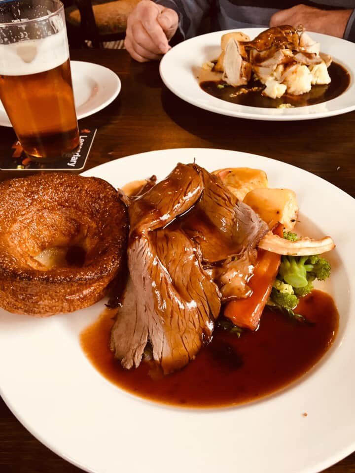 Thealvanley's tweet photo. Come on down to ⁦@Thealvanley⁩ for the best Sunday Roast in Cheshire as described you our customers. https://t.co/edUx77wdRB
