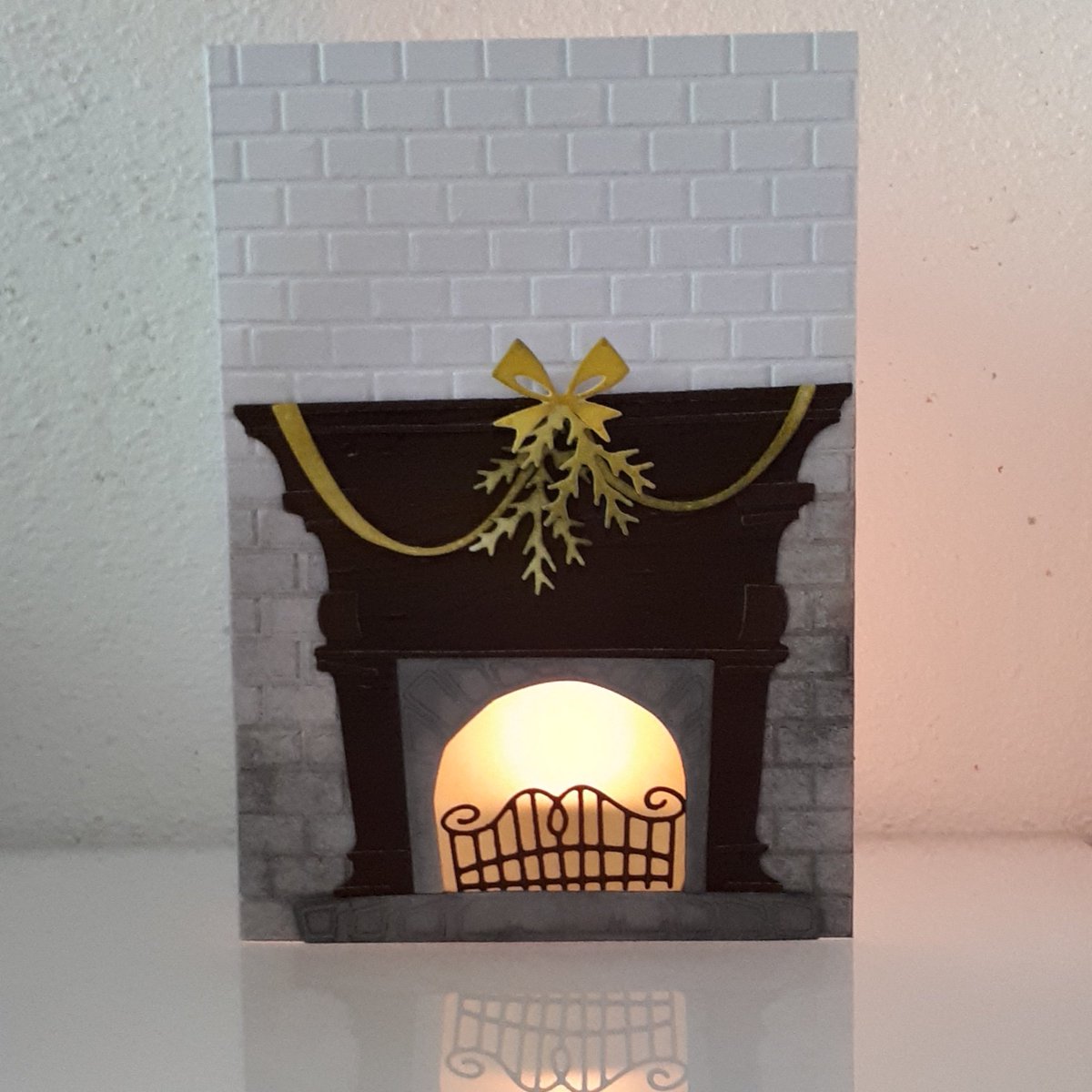 TamirasBlog's tweet photo. DIY | #Weihnachtskarte ❄☃️🎄 // Ich musste unbedingt die neuen #stanzen von @sizzix ausprobieren. 😉 Die neue Kollektion von #timholtz ist er absolute Wahnsinn 😍 
.
#diy #christmascard #cardmaking #greetingcards #handcrafted  #fireplace #tealightcard #christmasinaugust https://t.co/wW4TnPNDzl