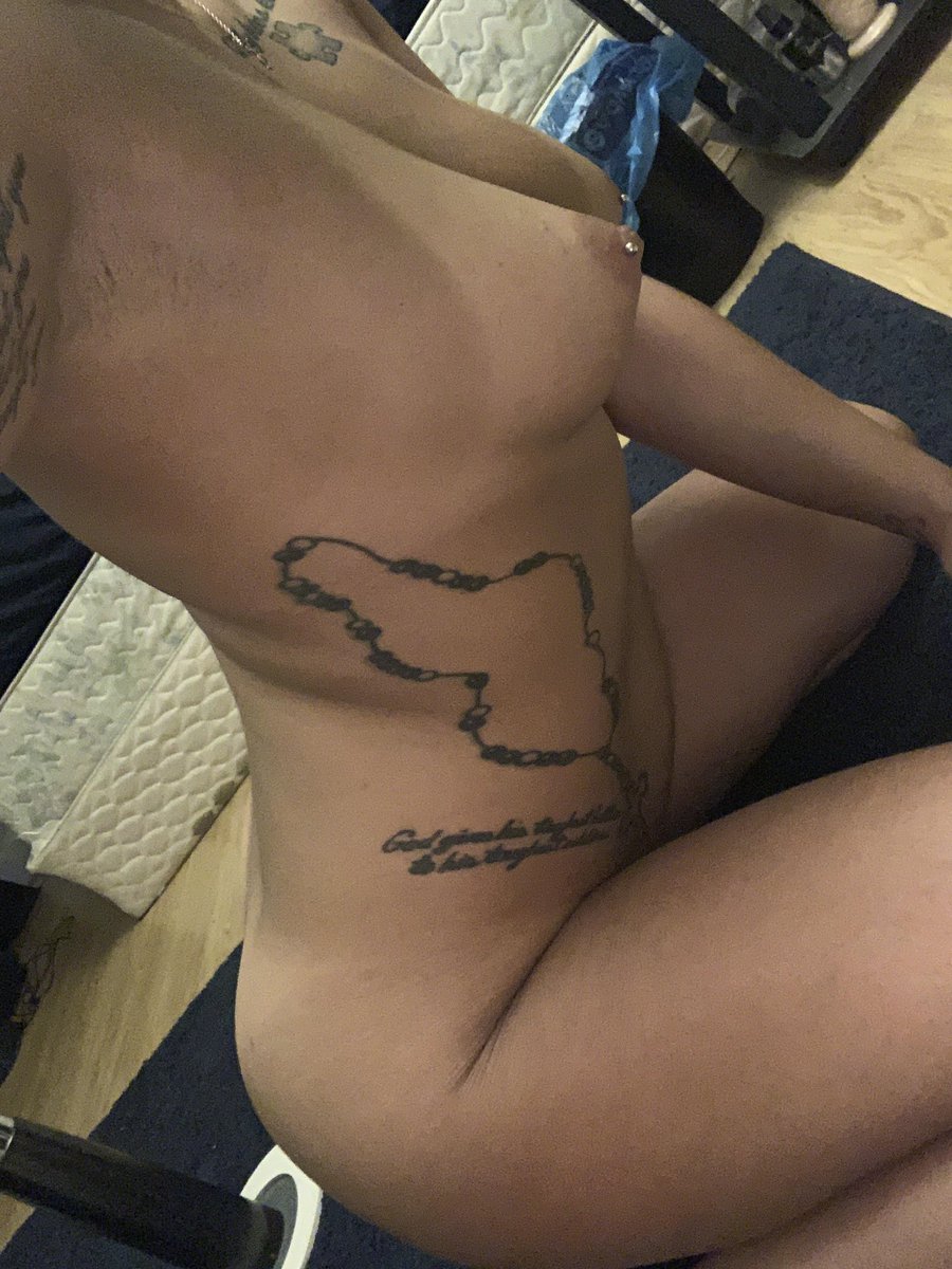 lesbikaylee's tweet photo. Selling custom videos 😇 $20 per video. $30 for two videos 🍑 5 minutes long 🍑 serious buyers only! Be PayPal ready.

#sellingnudes #buyingnudes #pussy #horny #snapchat #dmme #sugarbaby #ass #cumtribute #cumtributeme #teen #teennudes https://t.co/Fl0bzjL4Qm