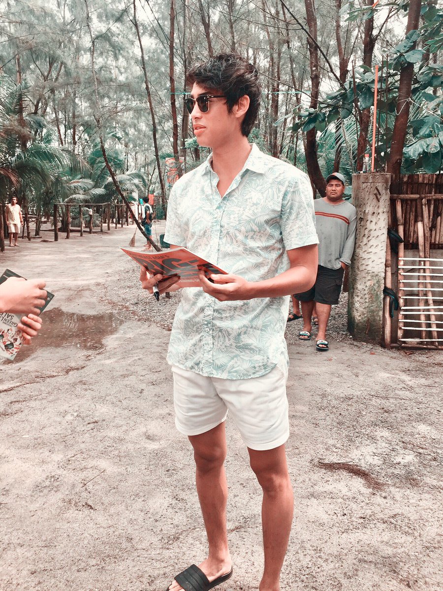 DonnyfiedTaguig's tweet photo. Good Afternoon, Moonlighters 🌙 
Can't wait to meet @donnypangilinan as Dave at James, Pat and Dave 😍 What are you waiting for? Join our family and let's all support and love Donny Pangilinan 🖤

Follow us:
@DonnyfiedOFC @DonnyfiedINTL @DonnyfiedLaguna @DonnyfiedBulacn 
ctto 🤟🏻 https://t.co/hDJQgdLqVO