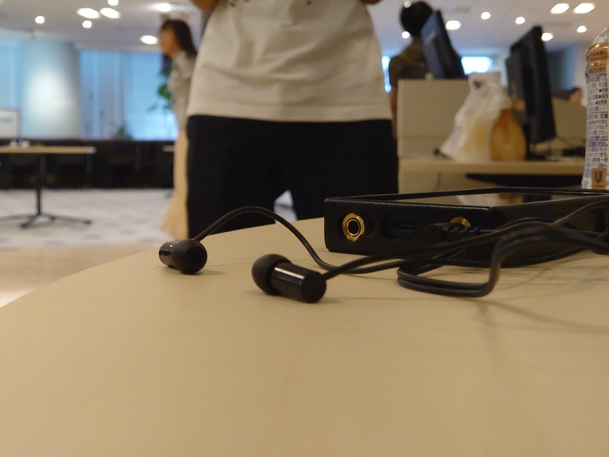 qiwdu's tweet image. せっかくの #xRTech なのでVRイヤホンことfinal E500を色んな人に聴かせてるんですけどめちゃくちゃウケがいい
皆欲しいって言う