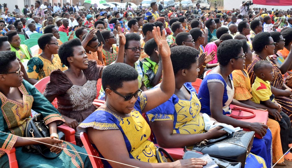 Jeanneniyonkur2's tweet photo. #Burundi:SEM le Premier Vice-Président #République @Sindimwo_G réhausse de sa présence les cérémonies de croisade de prière organisée par l'Eglise Anglicane de #Ruziba #CommuneMuha en @MairieBuja. https://t.co/jmHF6HkhdH