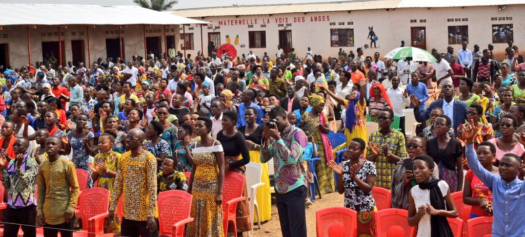 Jeanneniyonkur2's tweet photo. #Burundi:SEM le Premier Vice-Président #République @Sindimwo_G réhausse de sa présence les cérémonies de croisade de prière organisée par l'Eglise Anglicane de #Ruziba #CommuneMuha en @MairieBuja. https://t.co/jmHF6HkhdH