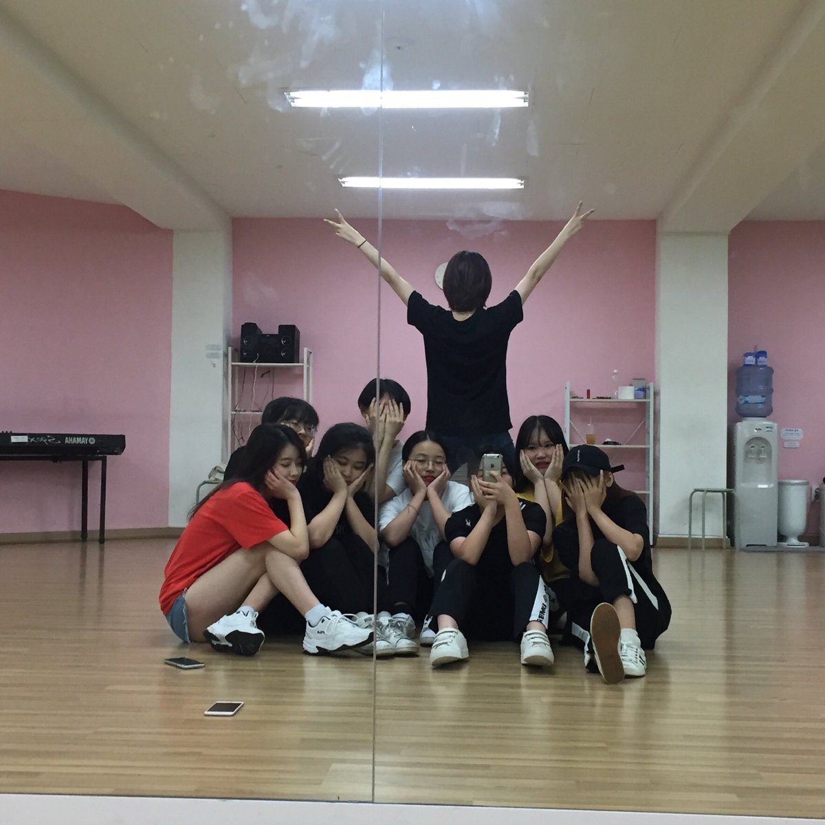 SVT_HitMe's tweet photo. 190817 HIT 첫 연습🥰
많이 힘든 안무임에도 불구하고 잘 따라와준 우리 힛둥이들❤️ 개인사정으로 불참한 멤버도 먼저 간 멤버도 다음엔 다같이 함께 해요!! 

+) 유튜브 구독자 900명 감사드립니다🔥❣️ https://t.co/l8B6ufHSpK