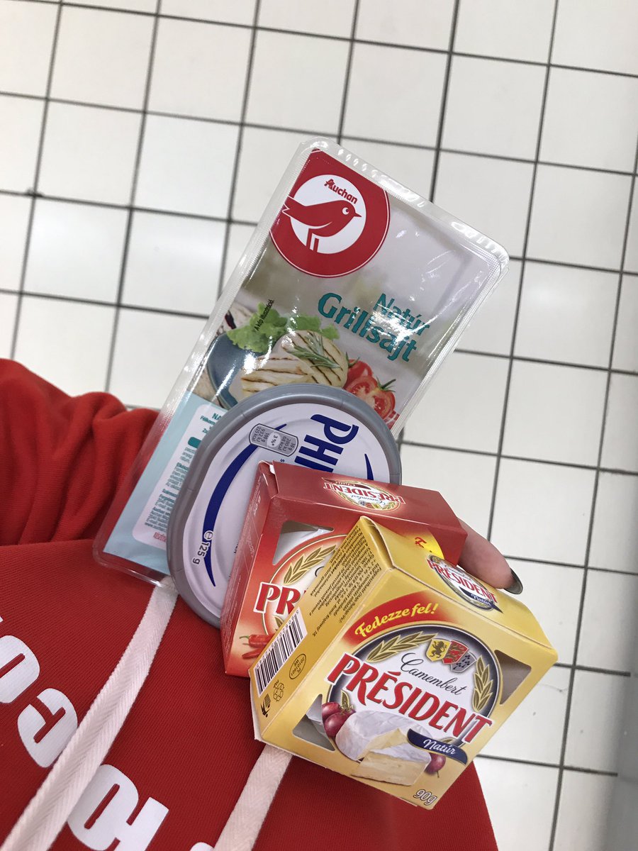 А ше закупилася сирами, бо в Хунгарі то дешевше
Шкодую шо не взяла більшееееееееее