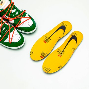 Nicesupreme's tweet photo. Closer look at the "Clover" #OffWht
 x Nike Dunk Low, rumored to release in October.
https://t.co/ex25MbGyym 
https://t.co/13w3rYwZBW https://t.co/8eMoPu58yO
