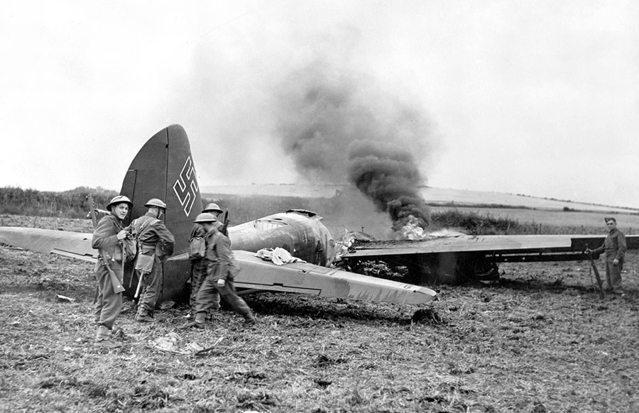 WWIIpix's tweet photo. This day in 1940, German Luftwaffe attempts to completely destroy RAF Fighter Command, resulting in some of the largest aerial battles at that time.

In the end, both sides suffered heavy losses, although the British shot down twice as many Luftwaffe aircraft as they lost. #WW2 https://t.co/Iq7V7IqyXZ