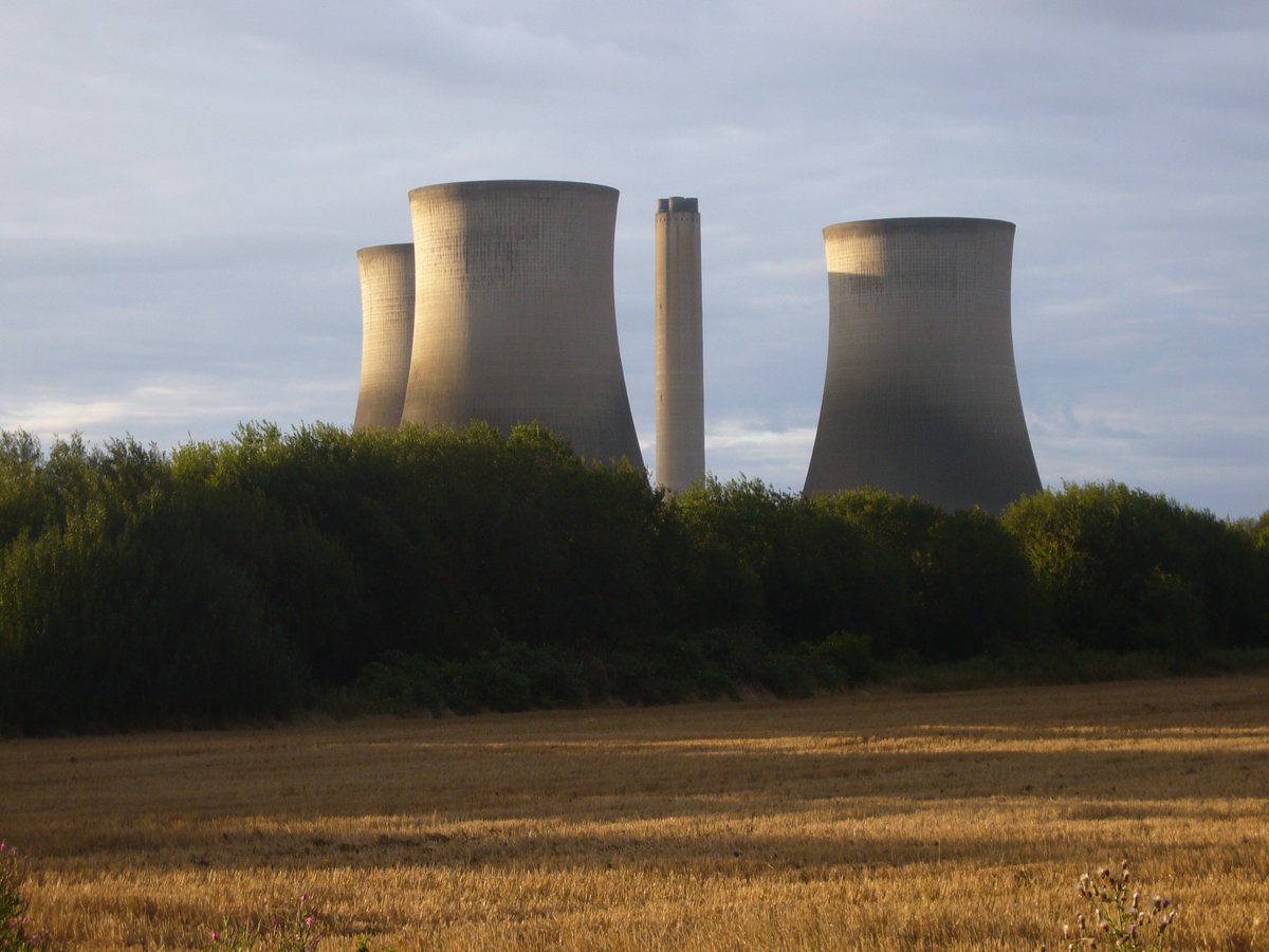 hackery's tweet image. Didcot power station cooling towers catch the sun just before demolition.