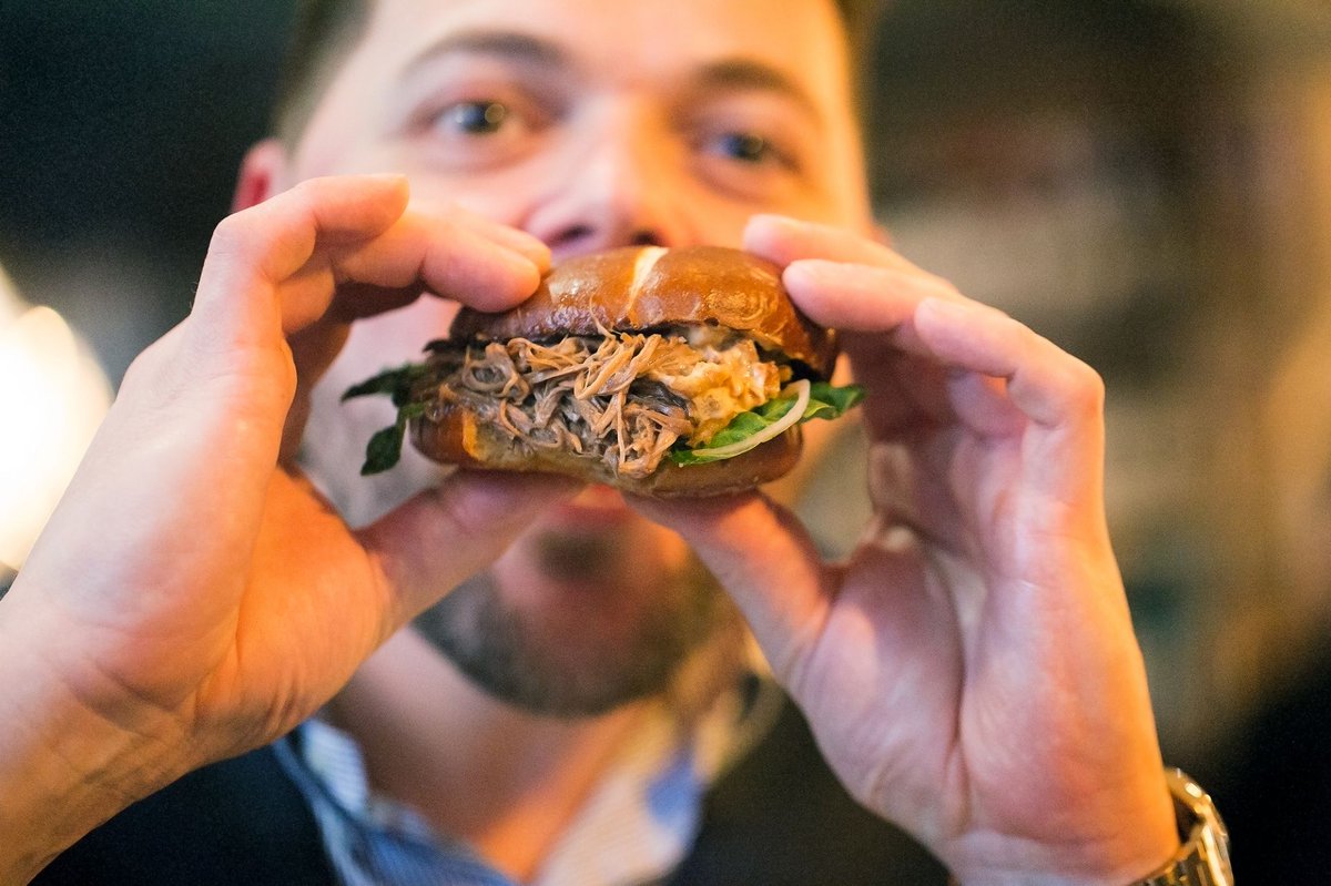 We think our burger is pretty special and unique, whisky braised short rib with chipotle mayo, served in a pretzel bun with hand cut chips; we've got some great local <a href="/Harveys1790/">Harvey's Brewery</a> beers and ales to go with it too.
#hixongreen #burgernight #yummy  hixongreen.co.uk/?utm_source=Tw…