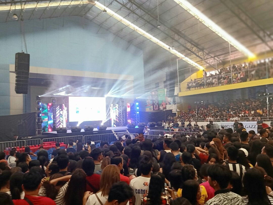 SETHstersOFC's tweet photo. The crowd at RMC Petro Gazz Arena ft. the admins of @SETHstersDVO! Kalat kalat daw ang Sethsters do'n ngayon! Have fun, guys! 

#SETHDREAtKadayawanFestival https://t.co/u0ceEkU1nE