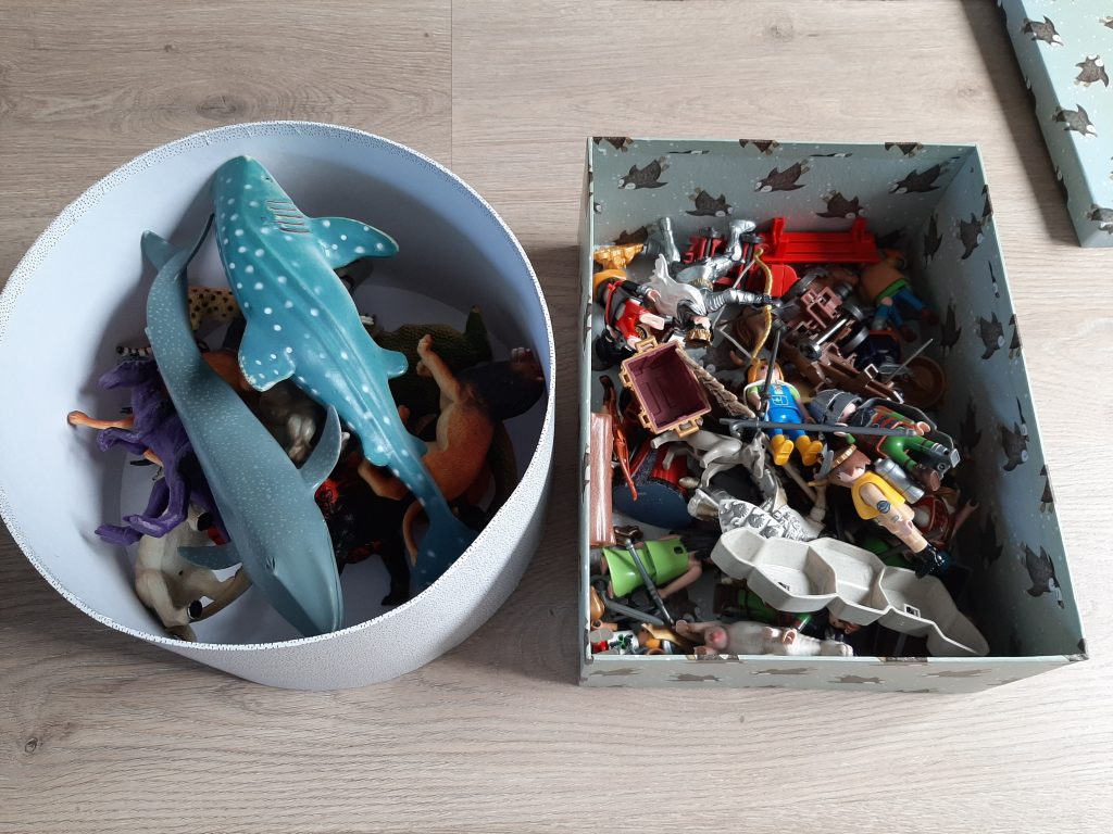 IMMAIreland's tweet image. #FamilyWorkshop As well as having beautiful artworks in our #IMMACollection, IMMA also has a fascinating archive to explore. Learn how to make your own Origami boxes for your precious items today Sun 18 August from 2pm to 4pm. FREE. Drop-in. #IMMAFamily #NationalHeritageWeek