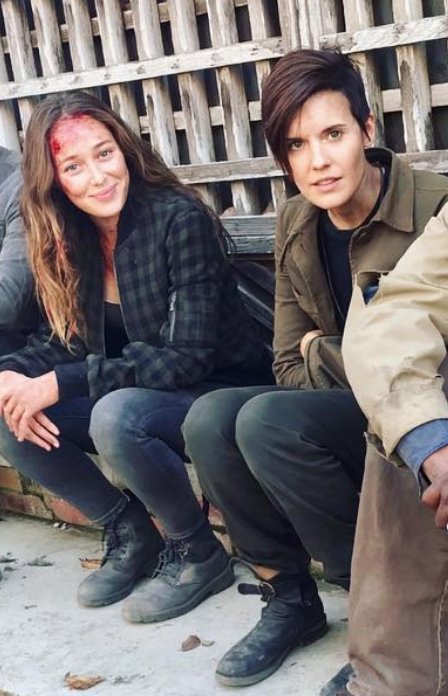 ArwiSK's tweet photo. It's Sunday, but no Alicia Clark Sunday... 😏
So let's make our own Alicia Clarke tribute.

🎬 Thread of #FearTWD BTS photos 🎬

#AliciaClark #AlyciaDebnamCarey https://t.co/xvlQTUT09Q