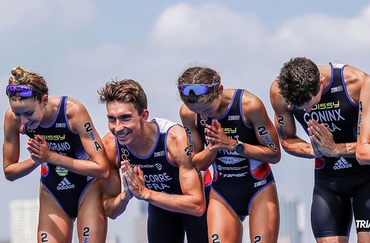 poissytri's tweet photo. Ils sont champions du monde de relais mixte et viennent de rappeler qu’il faudra compter sur eux dans un an aux JO de Tokyo @dorianconinxtri @CassandreBeaugr @LeoniePerio et @PRLECORRE viennent de remporter le test évent olympique au 🇯🇵. Bravo les champions 👍#triathlontestevent https://t.co/NJZwyi71Fq