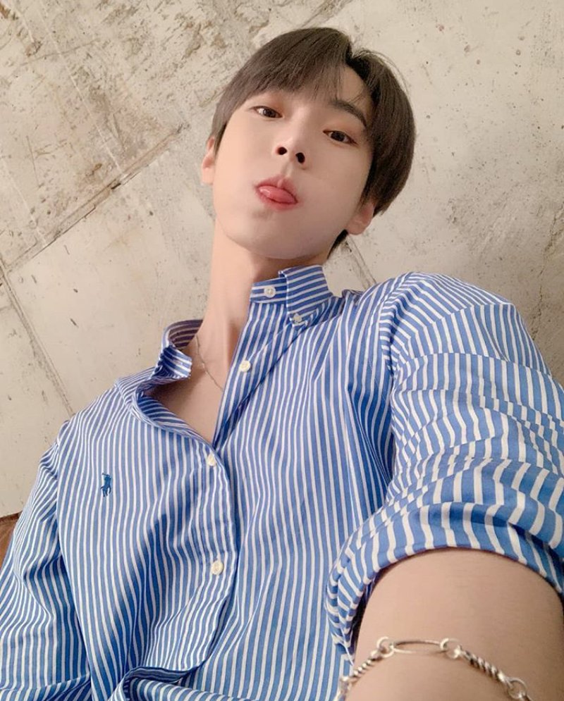 yepmulti's tweet photo. Doyoung with his brown hair💚 https://t.co/a6EWKLME6V