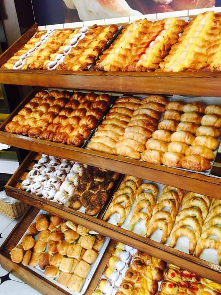 argentoenmalaga's tweet photo. Don Eugenio Pastelería y Panadería🥐🎂
¡Artesanal y argentina🇦🇷!
En #Torremolinos, C/ Decano Higueras del Castillo, Local 64. Tel: 647975234
Abierto todos los días de 9 a 20:30 hs. 🙂
#empanadas #sandwichesmiga #tortas #cremonas #yerba #bizcochos #gancia #termos https://t.co/xpF9O6qjQ0
