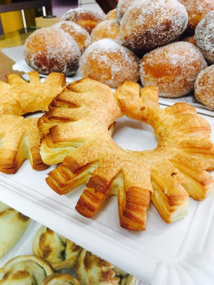 argentoenmalaga's tweet photo. Don Eugenio Pastelería y Panadería🥐🎂
¡Artesanal y argentina🇦🇷!
En #Torremolinos, C/ Decano Higueras del Castillo, Local 64. Tel: 647975234
Abierto todos los días de 9 a 20:30 hs. 🙂
#empanadas #sandwichesmiga #tortas #cremonas #yerba #bizcochos #gancia #termos https://t.co/xpF9O6qjQ0
