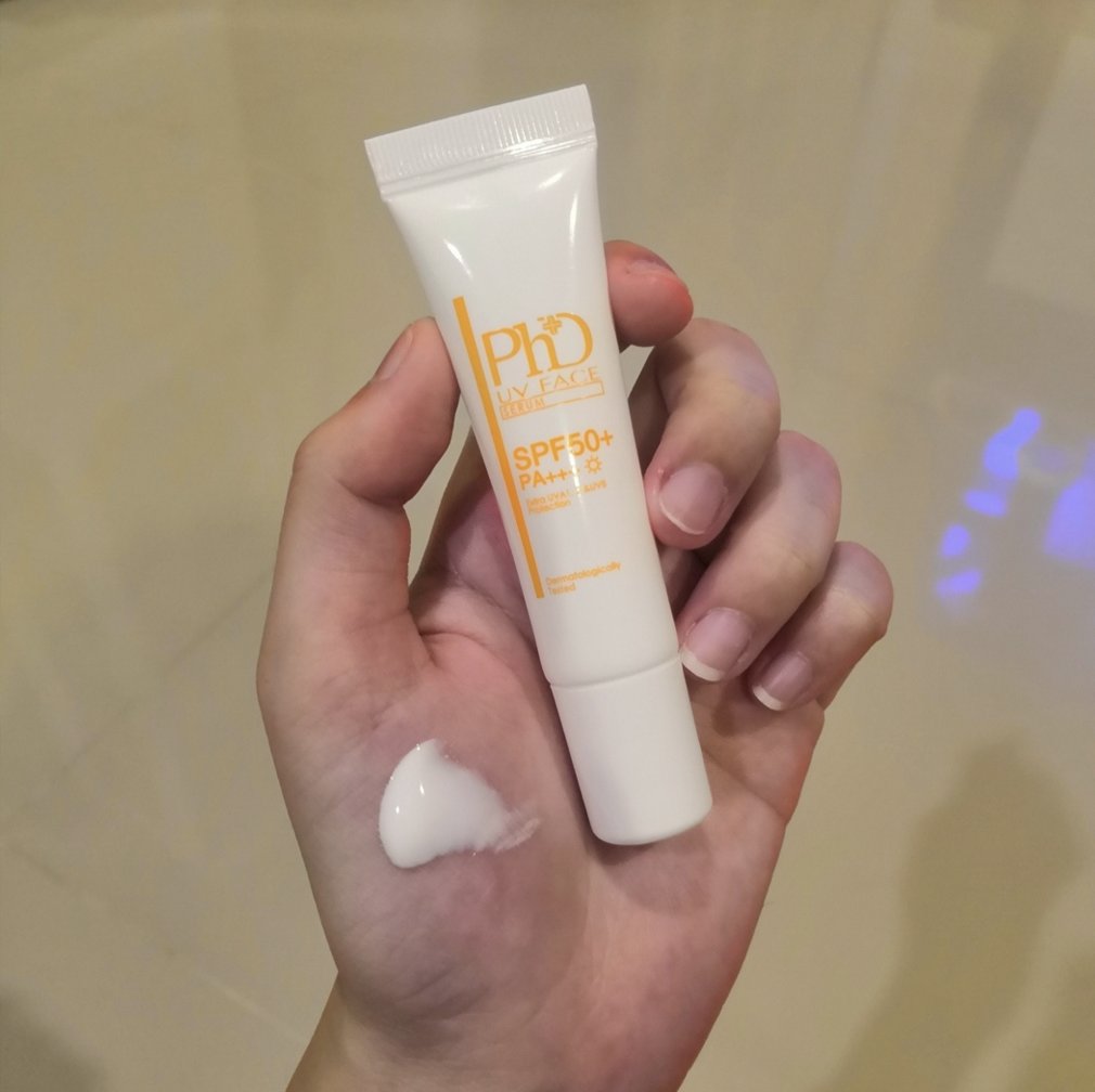 janeplanee's tweet photo. ครีมกันแดดเป็นอีก1ไอเทมที่สาวๆขาดไม่ได้ PhD UV Face Serum ตัวนี้ตอบโจทย์สาวๆอย่างเราได้ดีเลย เพราะมีSPF50+ PA+++ เป็นเวชสำอางสำหรับคนผิวแพ้เลย เนื้อเนียน บางเบา ซึมไว หลอดเล็กพกพาง่ายอีกด้วย ราคา 99 บาท ที่ 7-11 เลย #eXtaPlus #เอ็กซ์ต้าพลัส #ของดีบอกต่อ https://t.co/PckHivaYaq