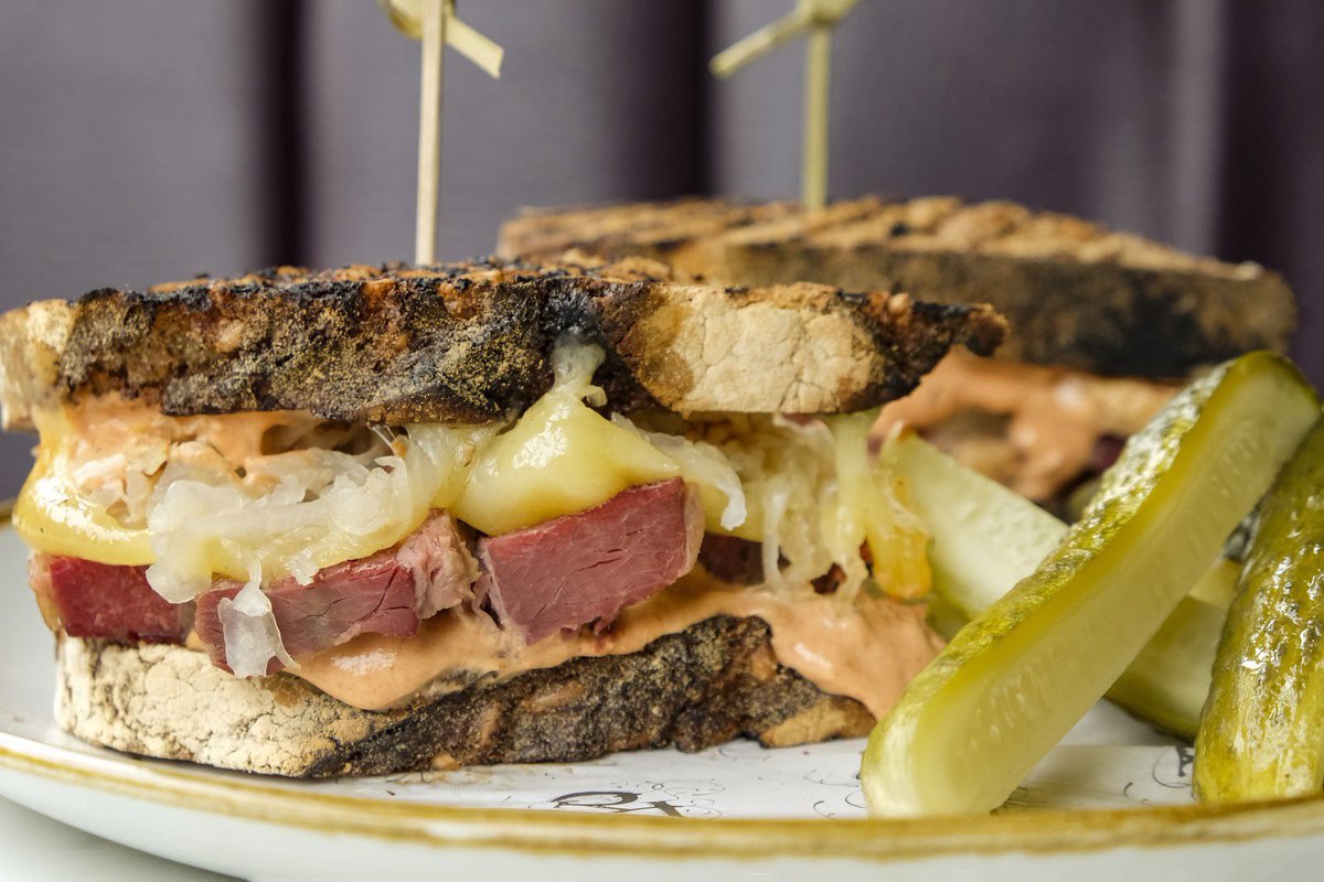 kcafeglasgow's tweet photo. Be still my beating heart!💓

This is our awesome salt beef Reuben sandwich with rye bread, sauerkraut, Russian dressing and Comté, served with pickles. What are you having for lunch today? https://t.co/7HjBKI0RAQ