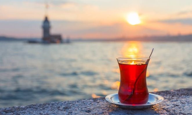 Bir Fincan Kahveye; 
Saklanmış Sohbet, 
Gel Beraber İçelim, 
Diller Konuşsun. 
Nefreti Yok Ettik, 
Sevgi Müebbet, 
Diller Yorulursa, 
Kalpler Konuşsun.