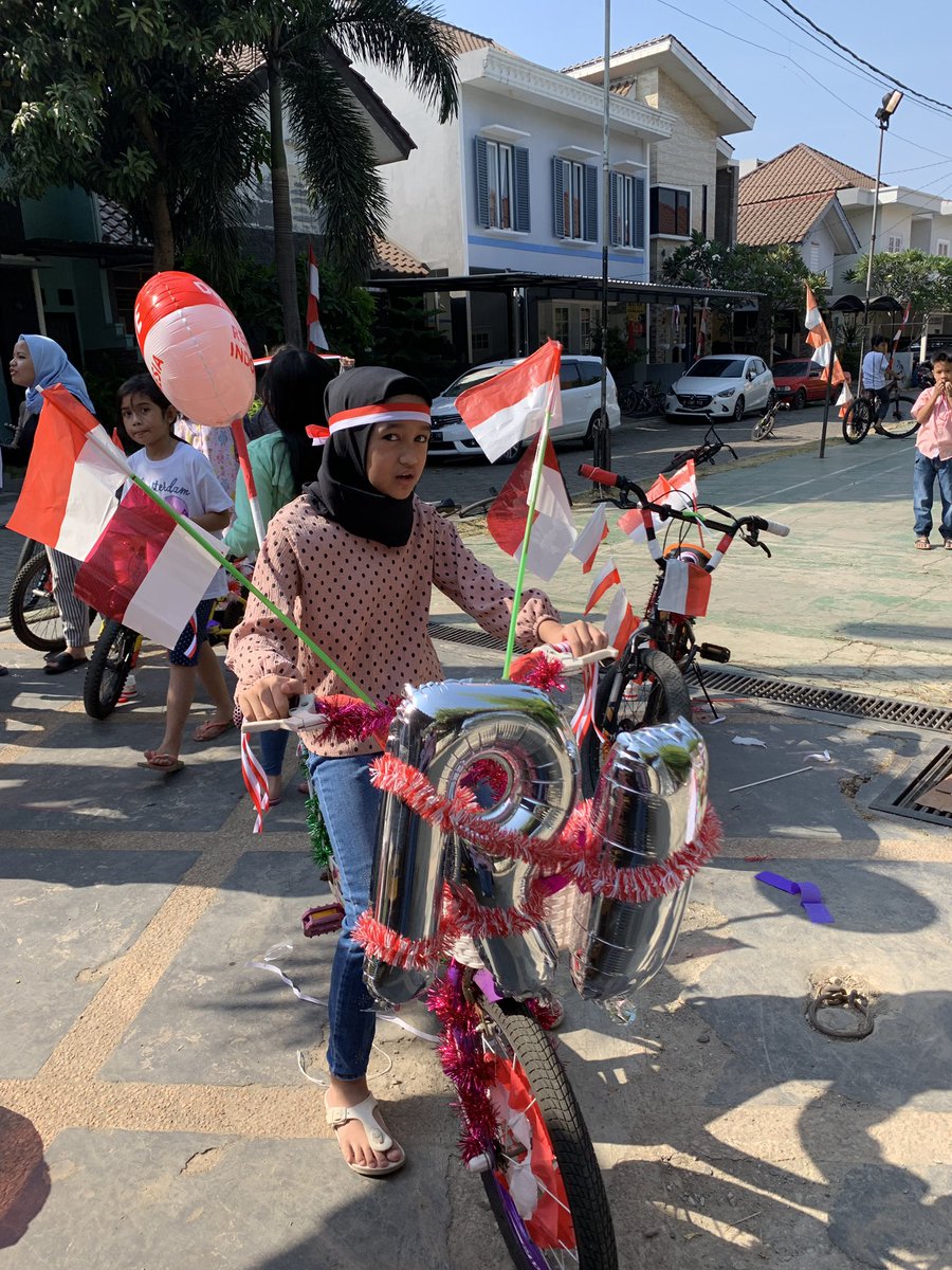 nhidayani's tweet photo. Think differently sometimes bring different result...the winner of sepeda hias competition 🤗😍😁
#lombaagustusan
#DirgahayuKemerdekanRI74 https://t.co/LQjnIC0aNW