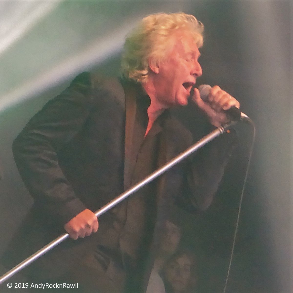 AndyMetalTweet's tweet photo. An eclectic cast commemorated the 50th anniversary of the passing of 'Golden Stone' Brian Jones with a mix of originals and Brian-era classics. @HurtwoodPark @thejonesgang @glenmatlock @waterboys @StranglersSite @steveharleyCR @donovanofficial @KenneyJones @robertharttrock https://t.co/dF3hiiUZh2