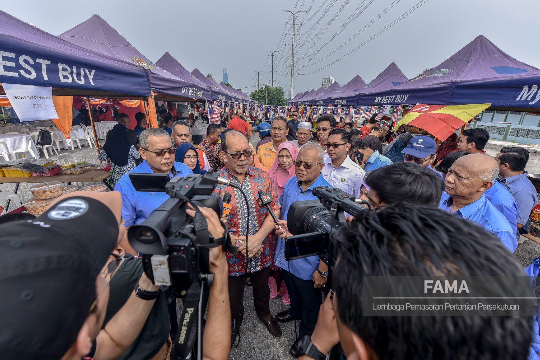 Bazaar Peduli Rakyat di Dataran Hidayah, Kampung Pandan hari ini dirasmikan oleh Exco Pertanian.

 Sempena program ini turut diadakan program #myfoodforummah #famaprihatin #jomkongsirezeki.
