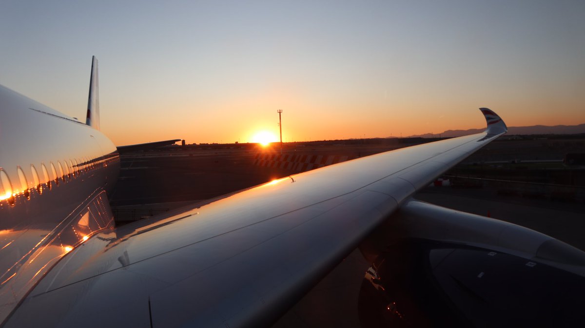alexisk79's tweet photo. Arriving at #MAD T4S on #BA464 and boarding the return #BA465 back to #LHR #britishairways #A350 #A35K https://t.co/K6gGipunUT
