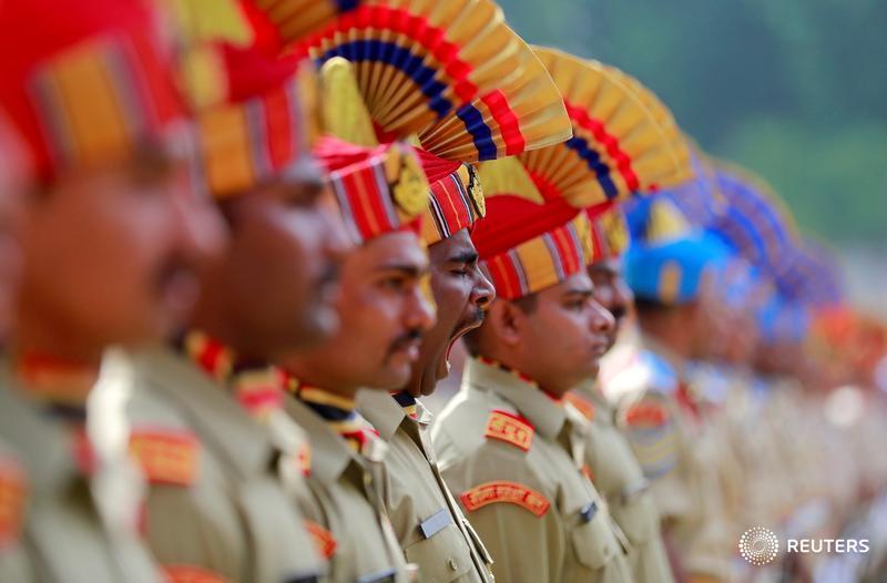 IndiaPhotos's tweet photo. Pictures: India this week https://t.co/bCfuGrwYHI https://t.co/fkz5ZpQzj0