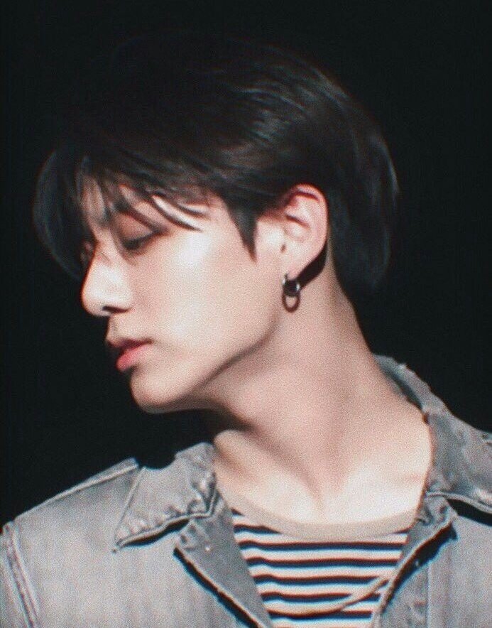 bltkss's tweet photo. #taekookau #taekook #vkook #kookv 🔞
Omega Taehyung is waiting for his best friend to return with the painkillers to get through his heat.
Finally, the bell rings &amp; he runs to the door.
But it's alpha Jeongguk who stands in front of the door. Things take an interesting turn then. https://t.co/X7i65EKj9p