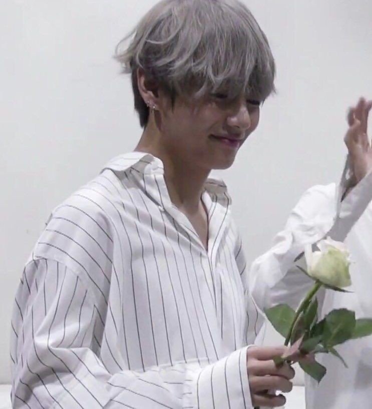 bltkss's tweet photo. #taekookau #taekook #vkook #kookv 🔞
Omega Taehyung is waiting for his best friend to return with the painkillers to get through his heat.
Finally, the bell rings &amp; he runs to the door.
But it's alpha Jeongguk who stands in front of the door. Things take an interesting turn then. https://t.co/X7i65EKj9p