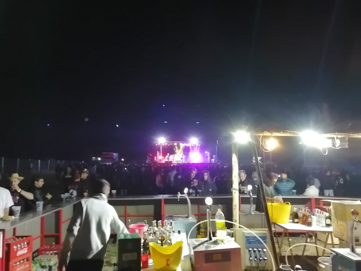 pablo_vladi's tweet photo. #Zamora tiene que tener algo especial. No la conozco en profundidad pero lo poco que me he asomado ha sido para gozarmela.
Buenos pinchos en Cubo de Benavente.
Buenísimos chapuzones en Sanabria o en Villardeciervos.
Y grandisimos festivales de Rock en Valparaíso @valparock https://t.co/vjx62qEHIr