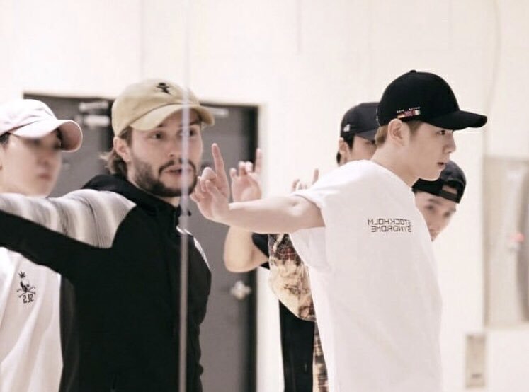ahshchsbsh's tweet photo. 70.
Tobias Ellehammer to Kang Daniel (강다니엘):
'Thanks to Daniel for being an absolute legend to work with'
'Proud of you man'
'Big congrats on the album release my guy'

https://t.co/qJscYBzDCU
https://t.co/Fy0E7eaYIn
https://t.co/mAEZKzYEV3 https://t.co/bGjB0KWiF4 https://t.co/FOEyKqbsf3