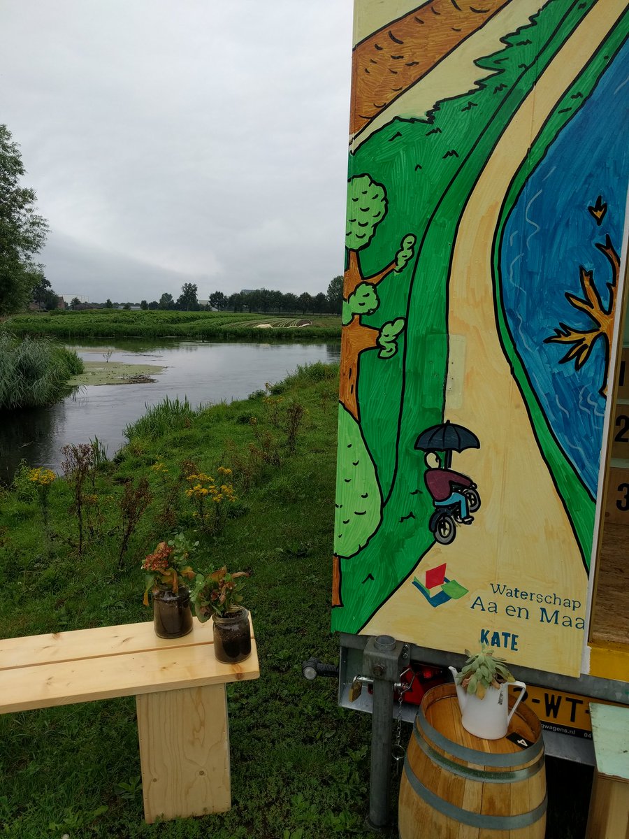 MirjaKits's tweet photo. Het verhAal van de Aa wordt vanmiddag verteld langs de Aa tussen Veghel en Heeswijk. Tussen de dichters en kunstenaars (https://t.co/OWM7iIoCgb) staan we met KlimaatKate. Naar een klimaatbesteding beekdal!  #hetverhaal #beek #klimaat #aaenmaas https://t.co/e1jpUC4TC0