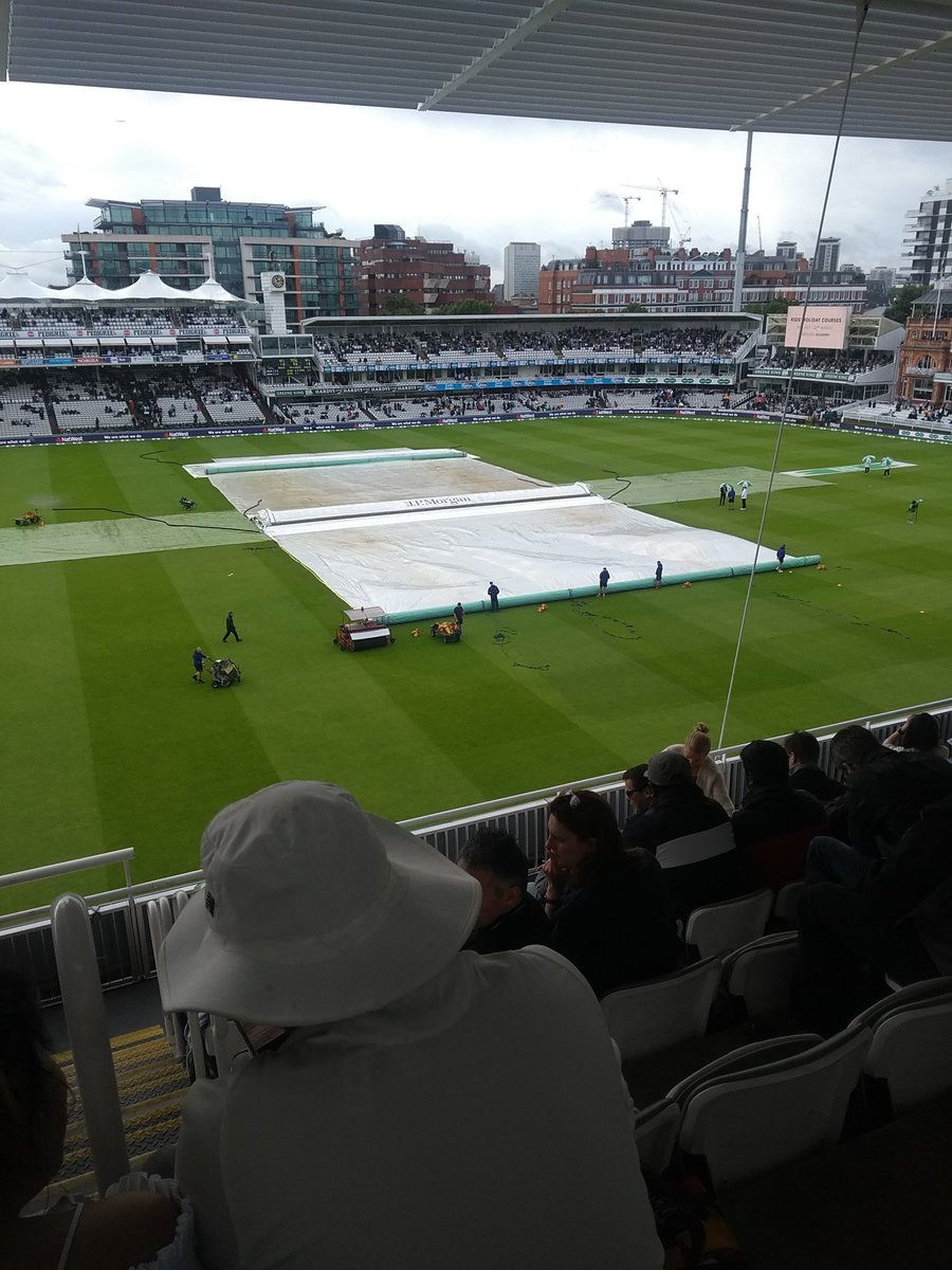Chrisward_732's tweet photo. @rainatcricket some early morning #liverain at Lords https://t.co/q1IYyzf8s8