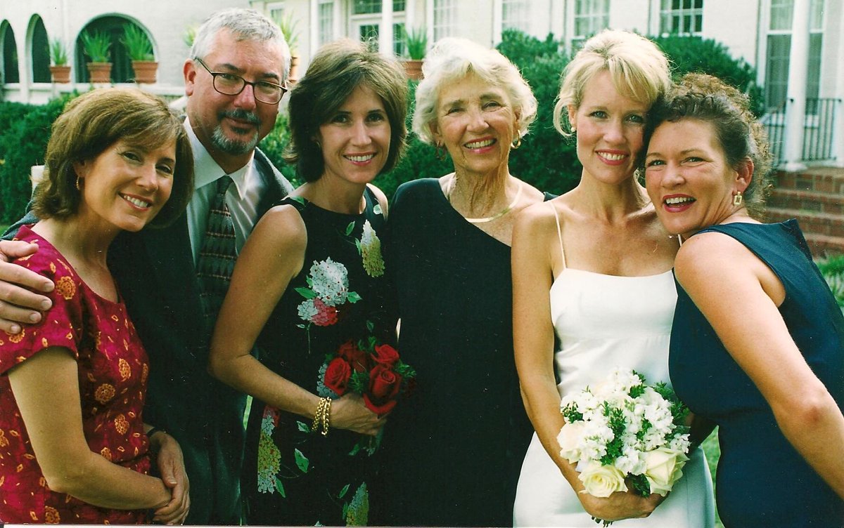 LizSTucker's tweet photo. What’s the difference between a bad haircut and a good haircut?  Two weeks. #thanks #Mom #pearlsofwisdom #missyou https://t.co/vNyGt0F27A