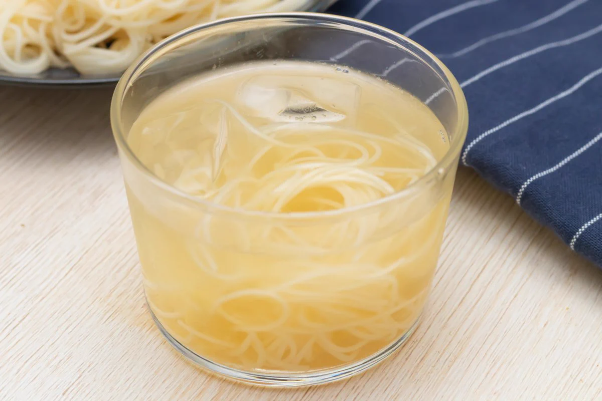 「れもん出汁そうめん」暑くて食欲がないときにぜひお試しください。さわやかで食べやすそうな料理は夏バテの味方ですね。