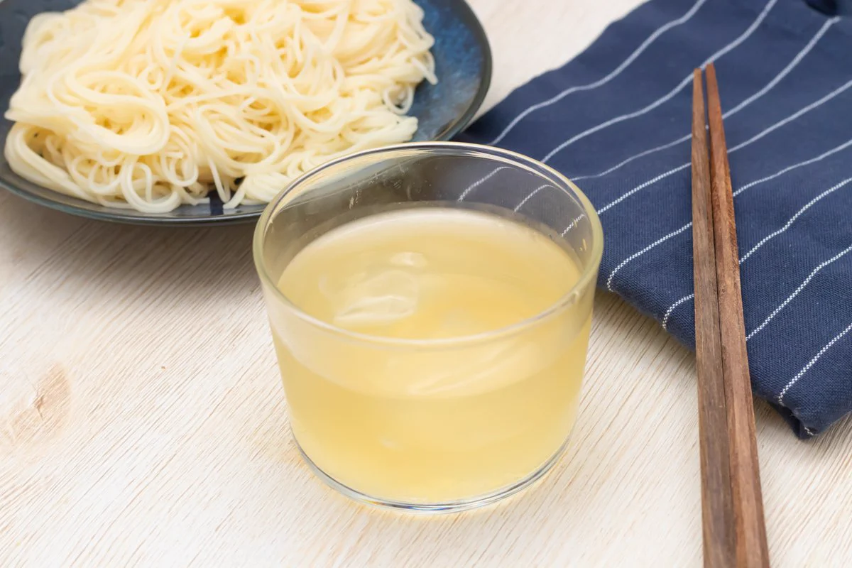 「れもん出汁そうめん」暑くて食欲がないときにぜひお試しください。さわやかで食べやすそうな料理は夏バテの味方ですね。