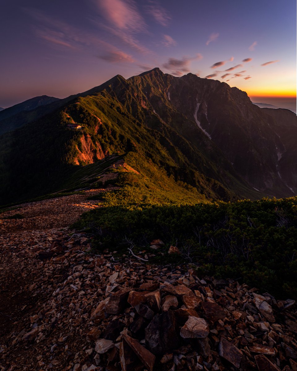 週末の天空からの絶景をどうぞ！

1.鹿島槍ヶ岳山頂からの八方キレットと雲海
2.ギザギザがかっこいい剱岳と雲海
3.夕焼けと爺ヶ岳と雲海
4.朝焼けと鹿島槍ヶ岳
