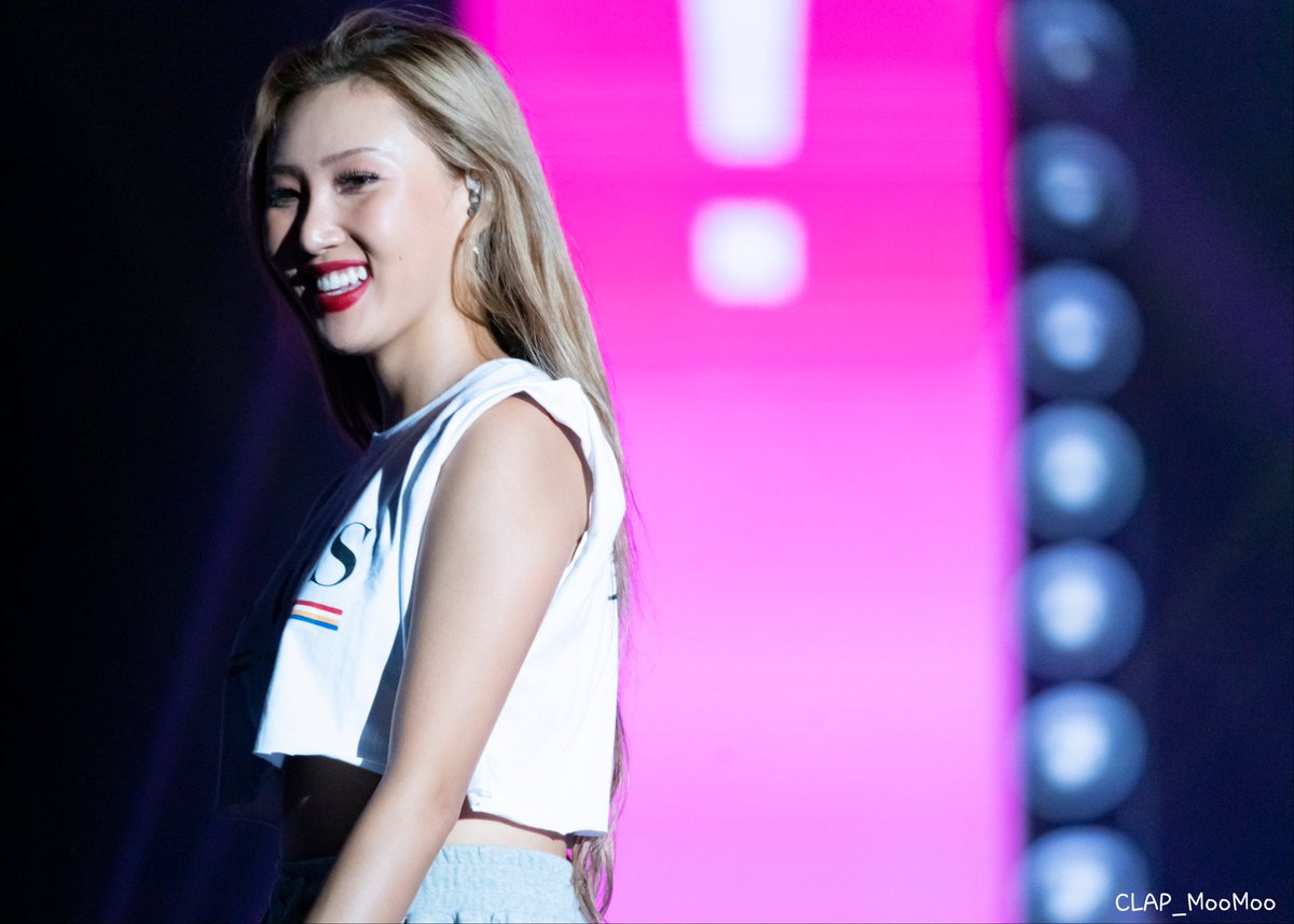 CLAPYourHandsMM's tweet photo. 190727 4season F/W concert 앵콜 in 대구
#마마무 #화사 #mamamoo #hwasa https://t.co/Onb3MssnMZ