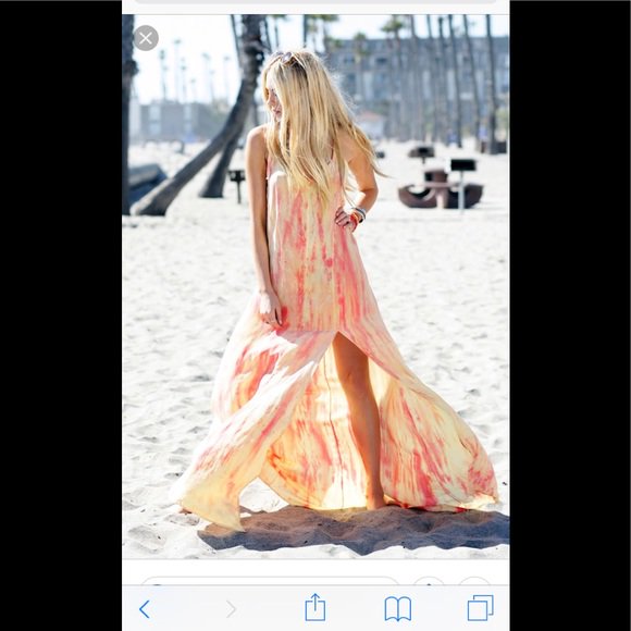 momagarry's tweet photo. So good I had to share! Check out all the items I'm loving on @Poshmarkapp from @GabrielaGudino3 #poshmark #fashion #style #shopmycloset #coorslight #thebarrellshack #gypsy05: https://t.co/iNQ2D5rQ98 https://t.co/OmFxVbD6C0