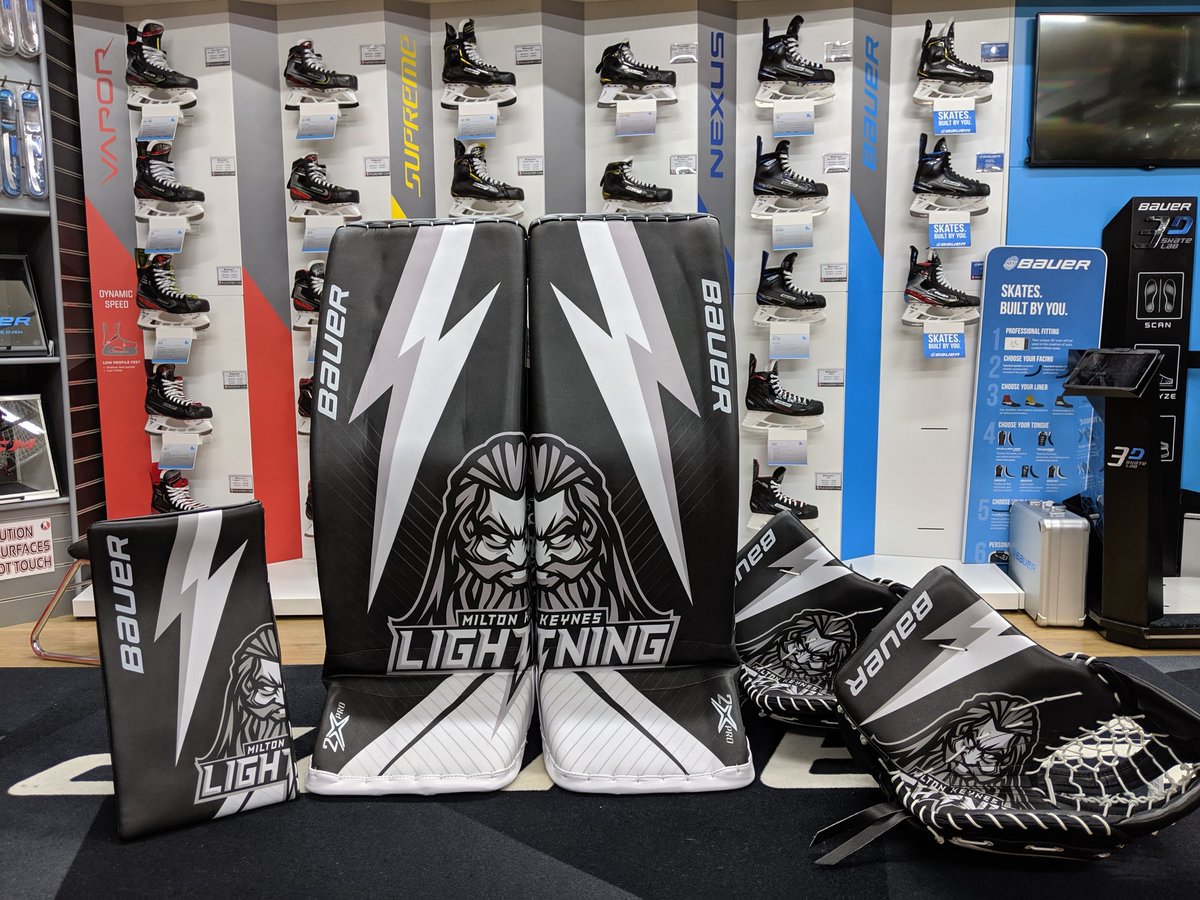PuckStopUK's tweet photo. Check out @jordan_lawday33 new @MKLightningIHC #Vapor2XPro setup!! ๐๐ We can't wait to see these on the ice! Designed by @alexbirchgoalie โกโกโก https://t.co/MyYF6rGyEe https://t.co/h6zWLVTV2v