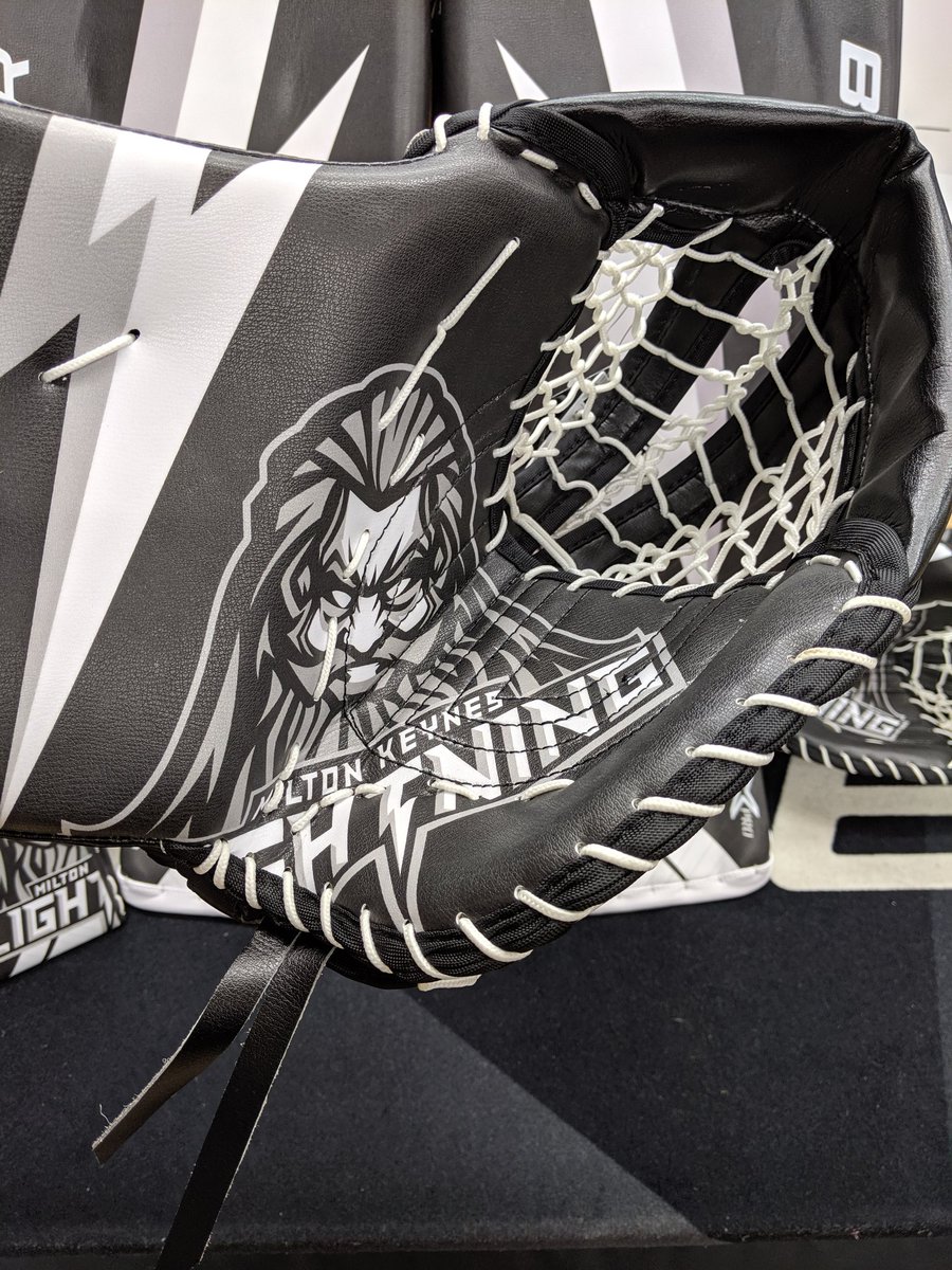 PuckStopUK's tweet photo. Check out @jordan_lawday33 new @MKLightningIHC #Vapor2XPro setup!! ๐๐ We can't wait to see these on the ice! Designed by @alexbirchgoalie โกโกโก https://t.co/MyYF6rGyEe https://t.co/h6zWLVTV2v