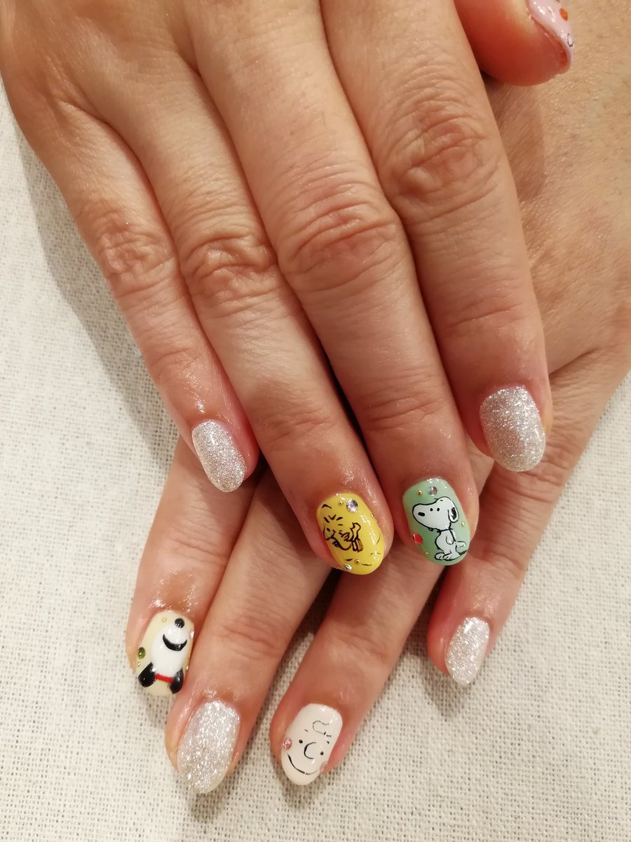 Hisae Nail Twitterren お客様ネイル オラフぶちゃいくって言ってたけど気に入って頂けたみたいでリピート カラフル可愛い ありがとうございました ネイル 痛ネイル キャラネイル ネイルアート 手描きアート 手描きネイル 手描き アート 模写