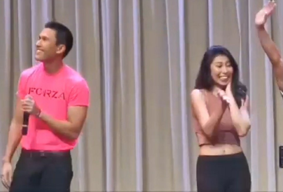 awitkiano's tweet photo. JUSKO! Ako namomropblema sa layo ni Gino kay Kiara, nakakaloka!

#KIANOFirstMallShow https://t.co/WHijEvBeb8