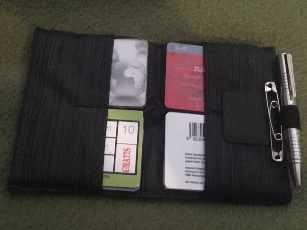GeoSmollett's tweet photo. Nach ca. vier Jahren intensiver Nutzung war es heute Zeit für eine neue @allettwallets Geldbörse:
Wieder eine #SlimNylon, wieder mit einer @Leuchtturm1917 #PenLoop. https://t.co/pyXb9zBqWd
