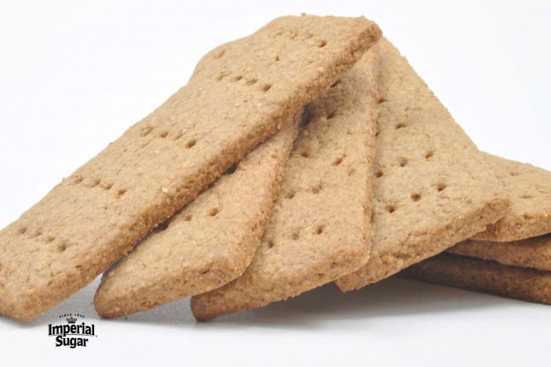 ImperialSugar's tweet image. Made with with no preservatives, these Homemade Graham Crackers make a great afternoon snack served with crunchy peanut butter. #homemadesnack #grahamcrackers ecs.page.link/8Laez