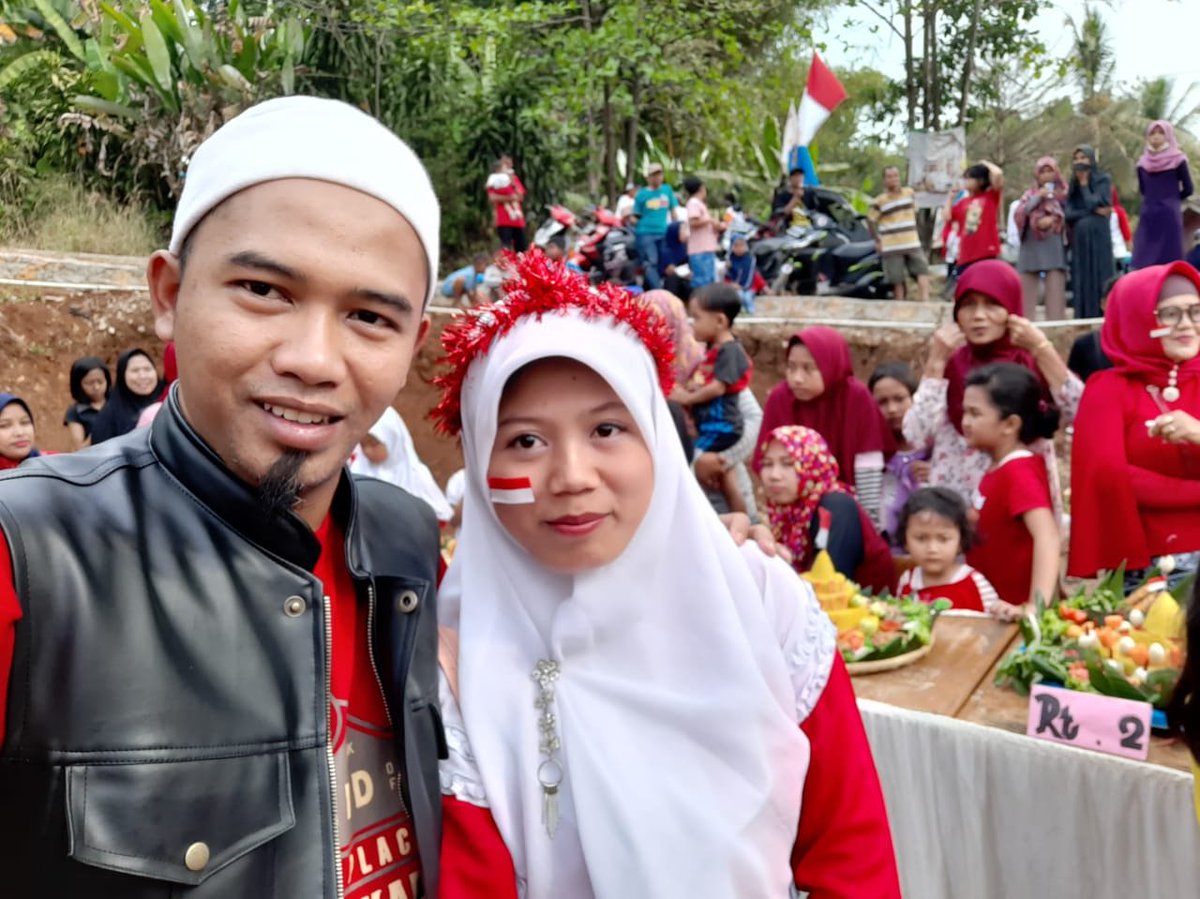 Muidul_Fitri's tweet photo. Kemeriahan orang desa dalam kegiatan memperingati #hutkemerdekaanri74 https://t.co/xZuWn4s9Od